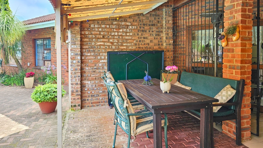 4 Bedroom Property for Sale in Uvongo KwaZulu-Natal