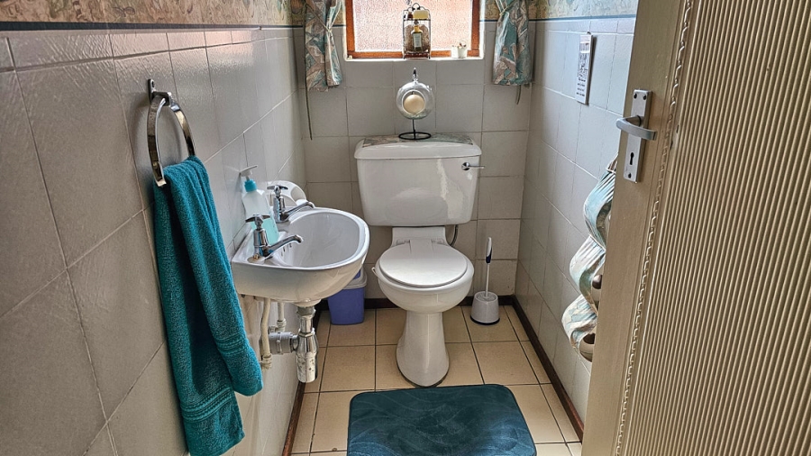 4 Bedroom Property for Sale in Uvongo KwaZulu-Natal