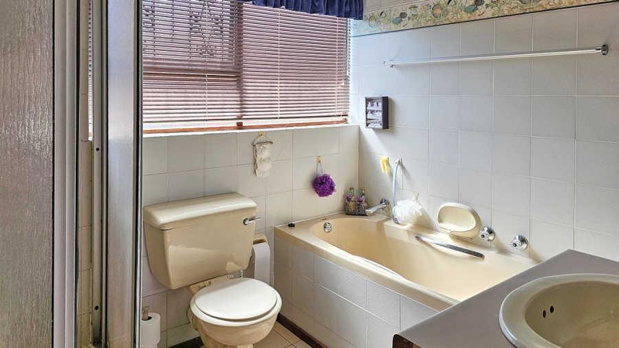 4 Bedroom Property for Sale in Uvongo KwaZulu-Natal