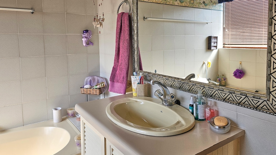 4 Bedroom Property for Sale in Uvongo KwaZulu-Natal