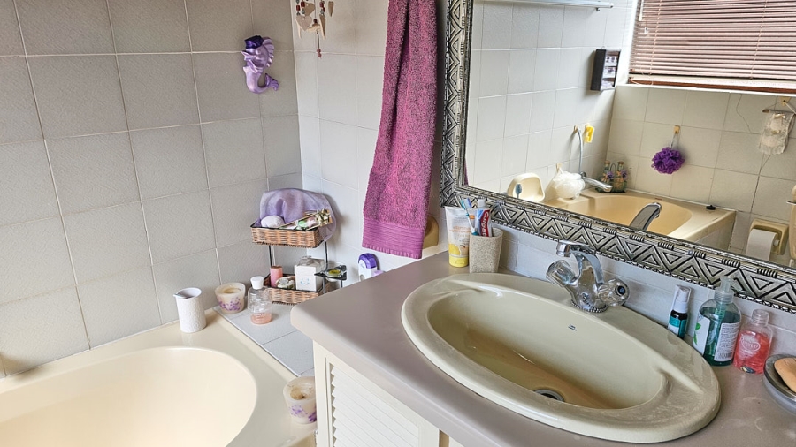 4 Bedroom Property for Sale in Uvongo KwaZulu-Natal