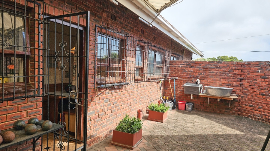 4 Bedroom Property for Sale in Uvongo KwaZulu-Natal