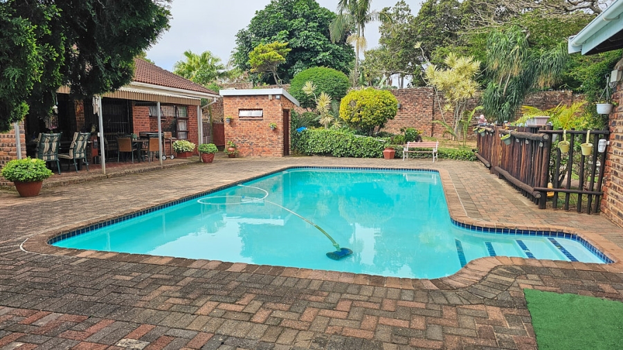 4 Bedroom Property for Sale in Uvongo KwaZulu-Natal