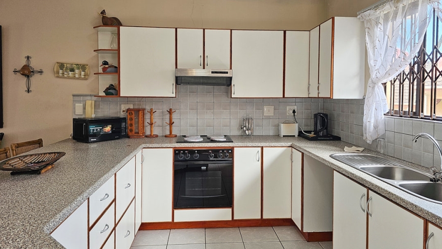 3 Bedroom Property for Sale in Uvongo KwaZulu-Natal