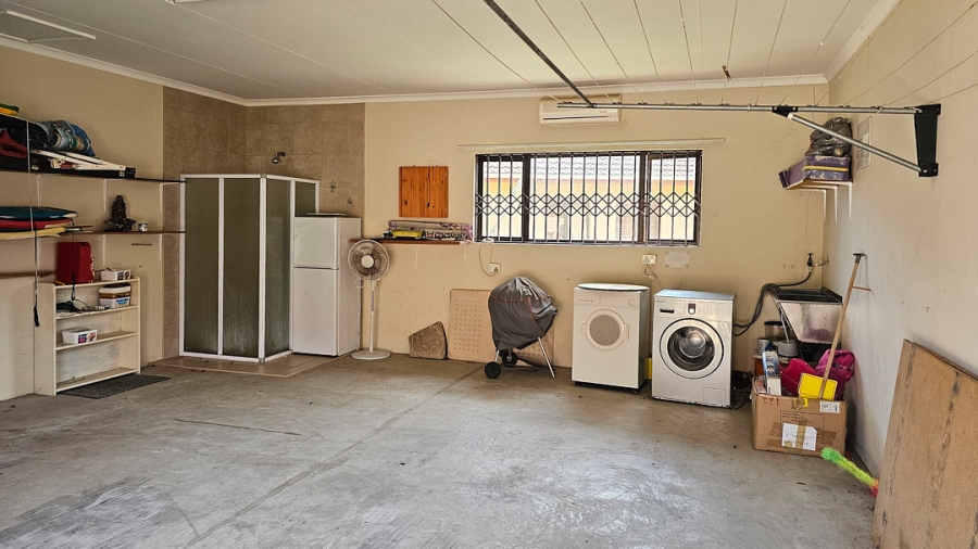 3 Bedroom Property for Sale in Uvongo KwaZulu-Natal