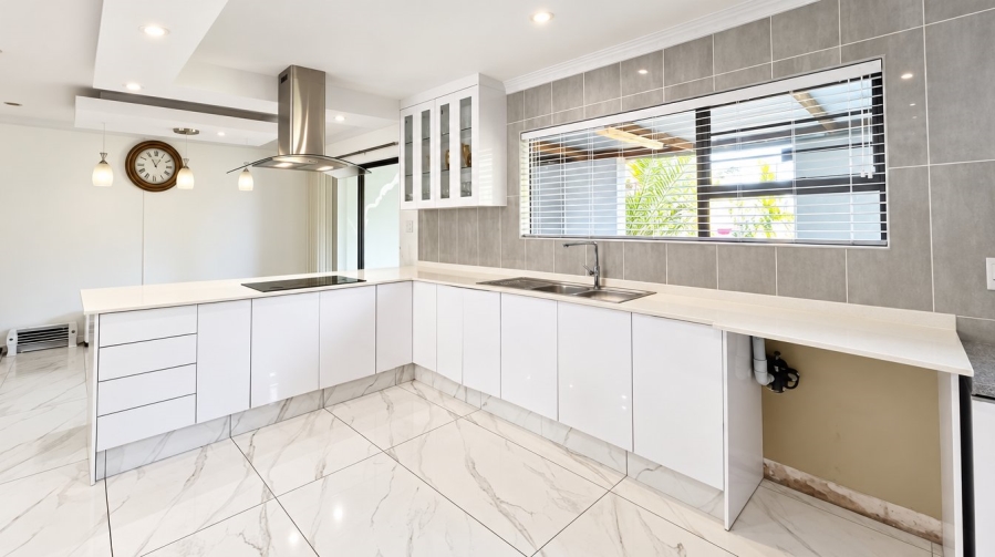 3 Bedroom Property for Sale in Aviary Hill KwaZulu-Natal