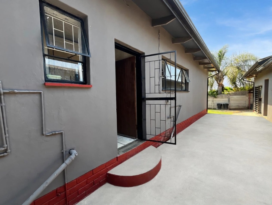 11 Bedroom Property for Sale in Barry Hertzog Park KwaZulu-Natal