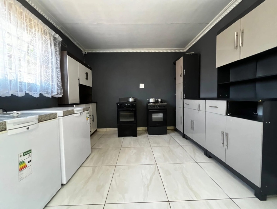 11 Bedroom Property for Sale in Barry Hertzog Park KwaZulu-Natal