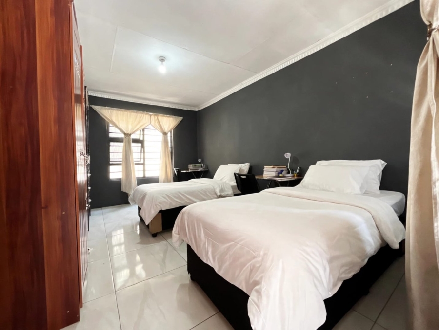11 Bedroom Property for Sale in Barry Hertzog Park KwaZulu-Natal
