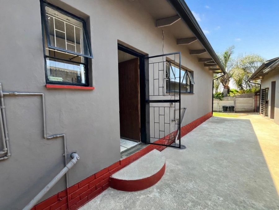 11 Bedroom Property for Sale in Barry Hertzog Park KwaZulu-Natal