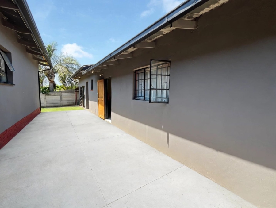 11 Bedroom Property for Sale in Barry Hertzog Park KwaZulu-Natal