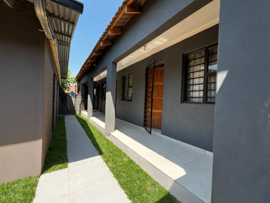 11 Bedroom Property for Sale in Barry Hertzog Park KwaZulu-Natal