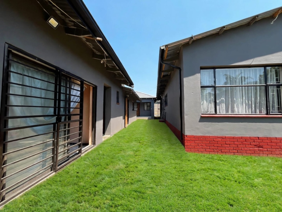11 Bedroom Property for Sale in Barry Hertzog Park KwaZulu-Natal