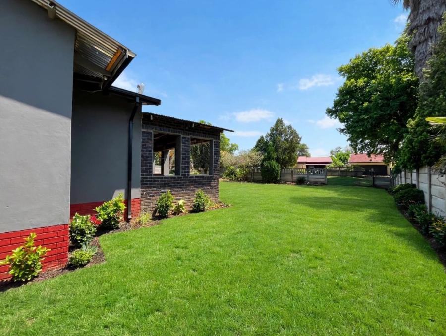 11 Bedroom Property for Sale in Barry Hertzog Park KwaZulu-Natal