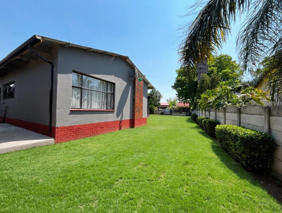 11 Bedroom Property for Sale in Barry Hertzog Park KwaZulu-Natal
