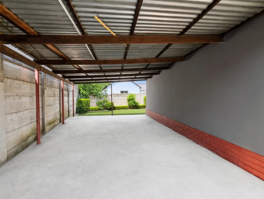 11 Bedroom Property for Sale in Barry Hertzog Park KwaZulu-Natal