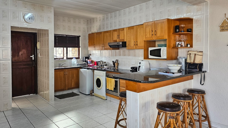 3 Bedroom Property for Sale in Uvongo KwaZulu-Natal