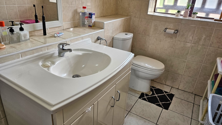 3 Bedroom Property for Sale in Uvongo KwaZulu-Natal