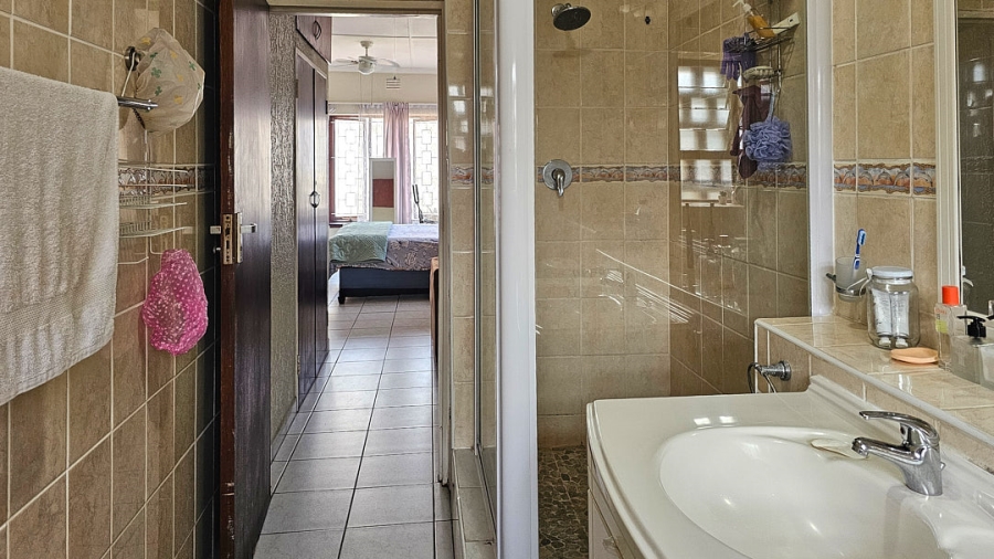 3 Bedroom Property for Sale in Uvongo KwaZulu-Natal