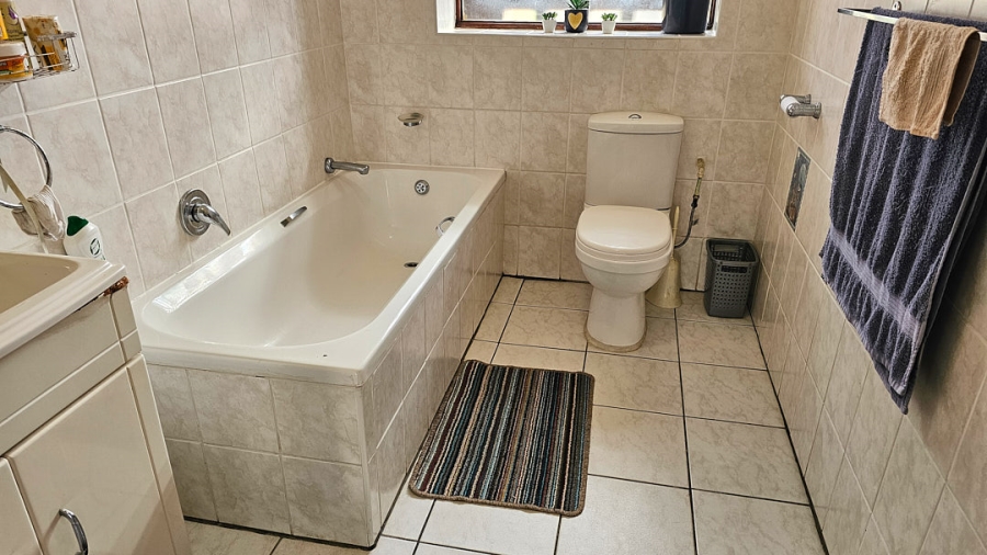 3 Bedroom Property for Sale in Uvongo KwaZulu-Natal