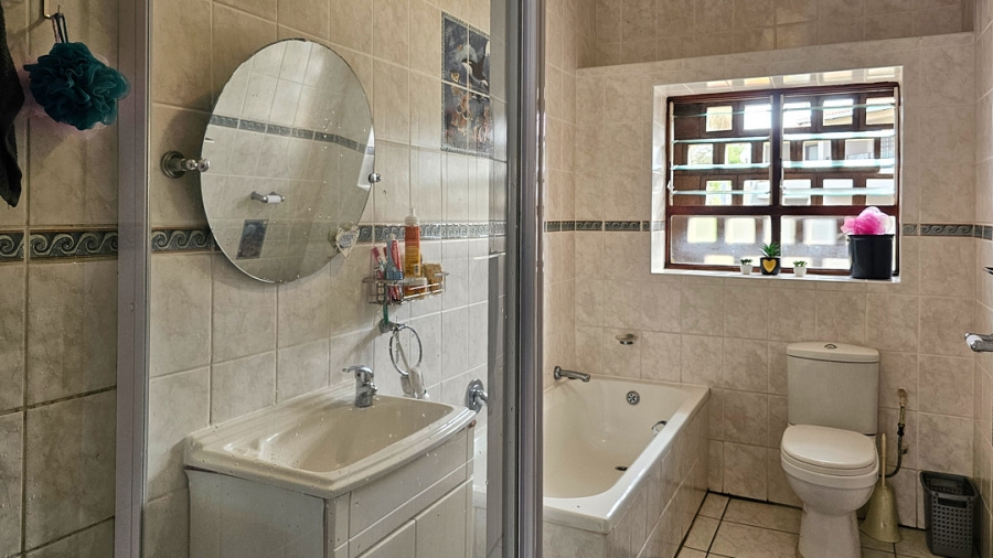3 Bedroom Property for Sale in Uvongo KwaZulu-Natal