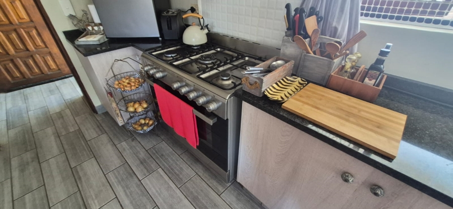 3 Bedroom Property for Sale in Umtentweni KwaZulu-Natal