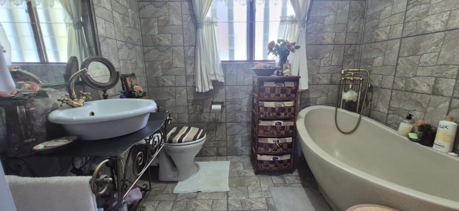 3 Bedroom Property for Sale in Umtentweni KwaZulu-Natal