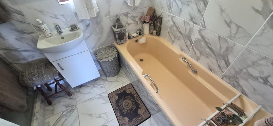 3 Bedroom Property for Sale in Umtentweni KwaZulu-Natal