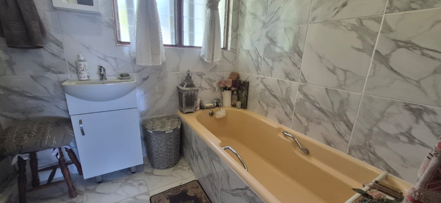 3 Bedroom Property for Sale in Umtentweni KwaZulu-Natal