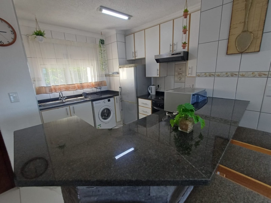 2 Bedroom Property for Sale in Uvongo Beach KwaZulu-Natal