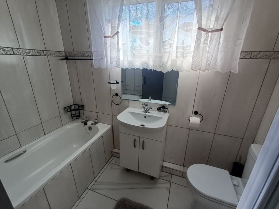 2 Bedroom Property for Sale in Uvongo Beach KwaZulu-Natal