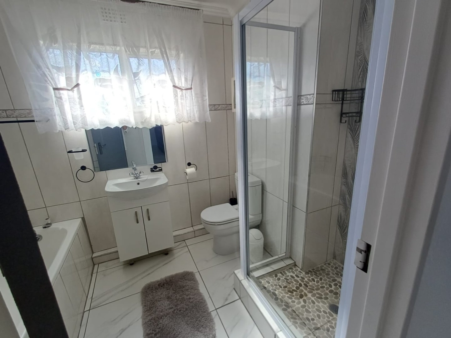 2 Bedroom Property for Sale in Uvongo Beach KwaZulu-Natal