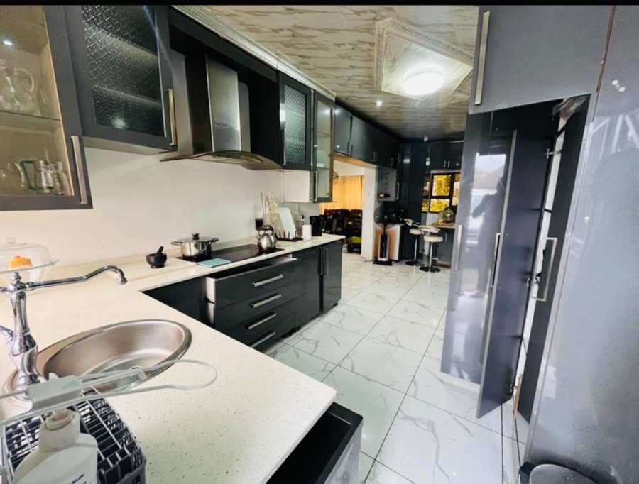 4 Bedroom Property for Sale in Scottsville KwaZulu-Natal
