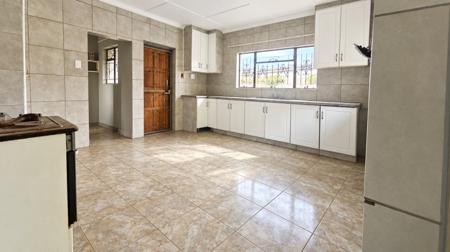 4 Bedroom Property for Sale in Lennoxton KwaZulu-Natal