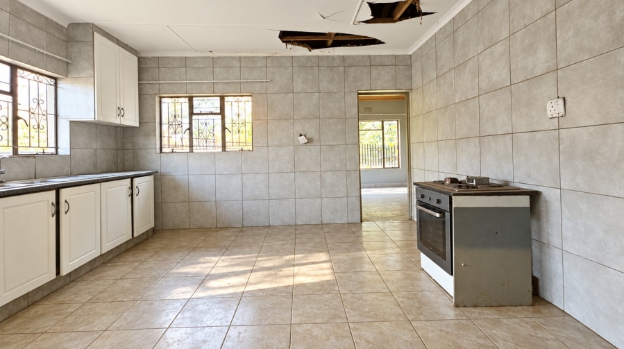 4 Bedroom Property for Sale in Lennoxton KwaZulu-Natal