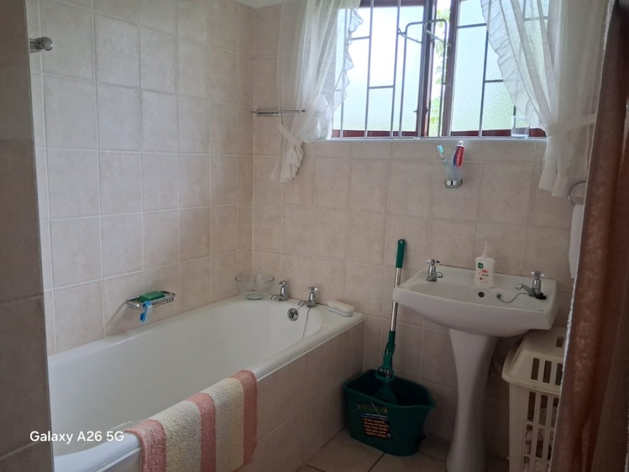 2 Bedroom Property for Sale in Umtentweni KwaZulu-Natal