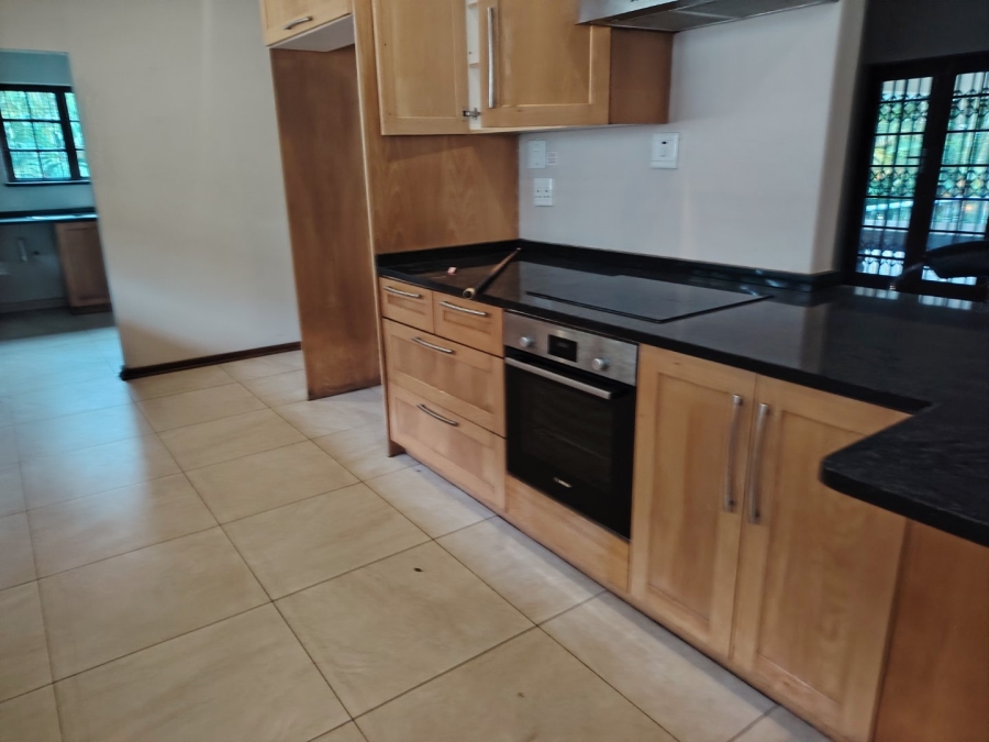 To Let 4 Bedroom Property for Rent in Kloof KwaZulu-Natal