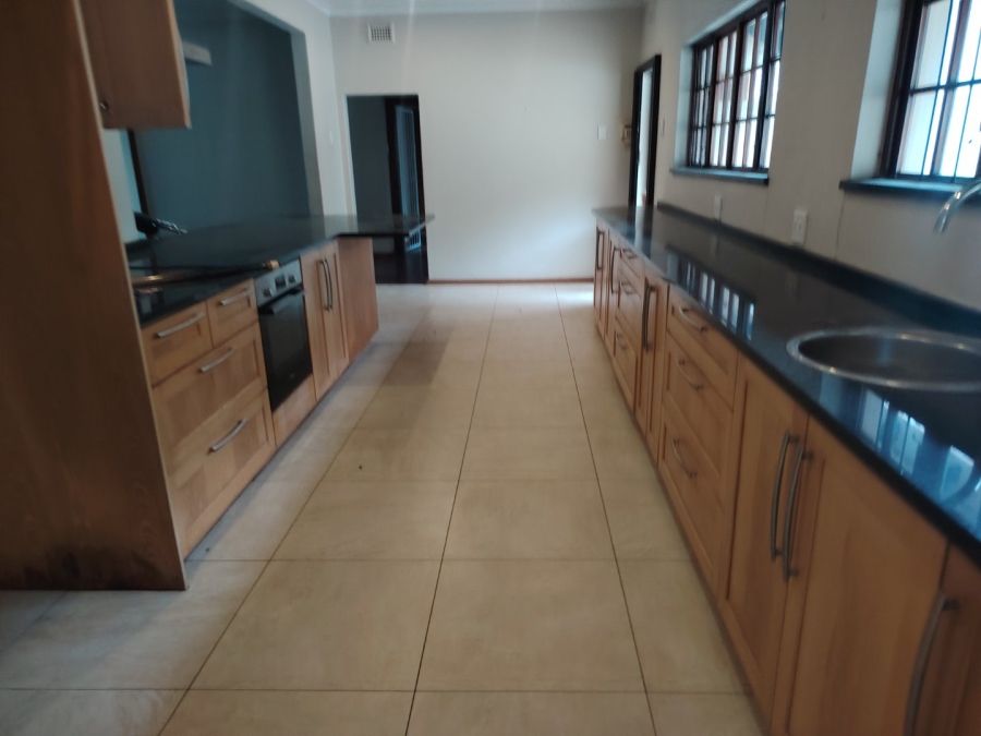 To Let 4 Bedroom Property for Rent in Kloof KwaZulu-Natal