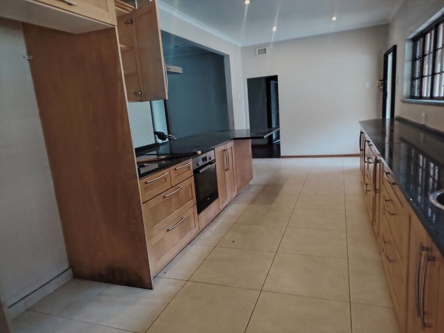 To Let 4 Bedroom Property for Rent in Kloof KwaZulu-Natal