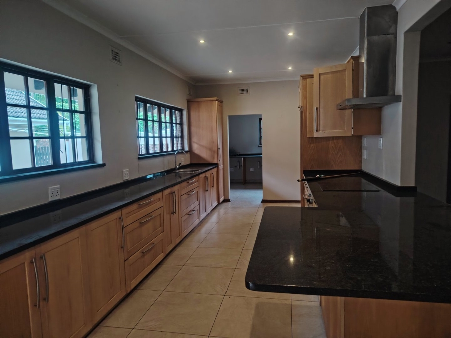 To Let 4 Bedroom Property for Rent in Kloof KwaZulu-Natal