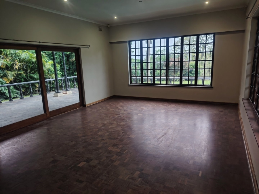 To Let 4 Bedroom Property for Rent in Kloof KwaZulu-Natal