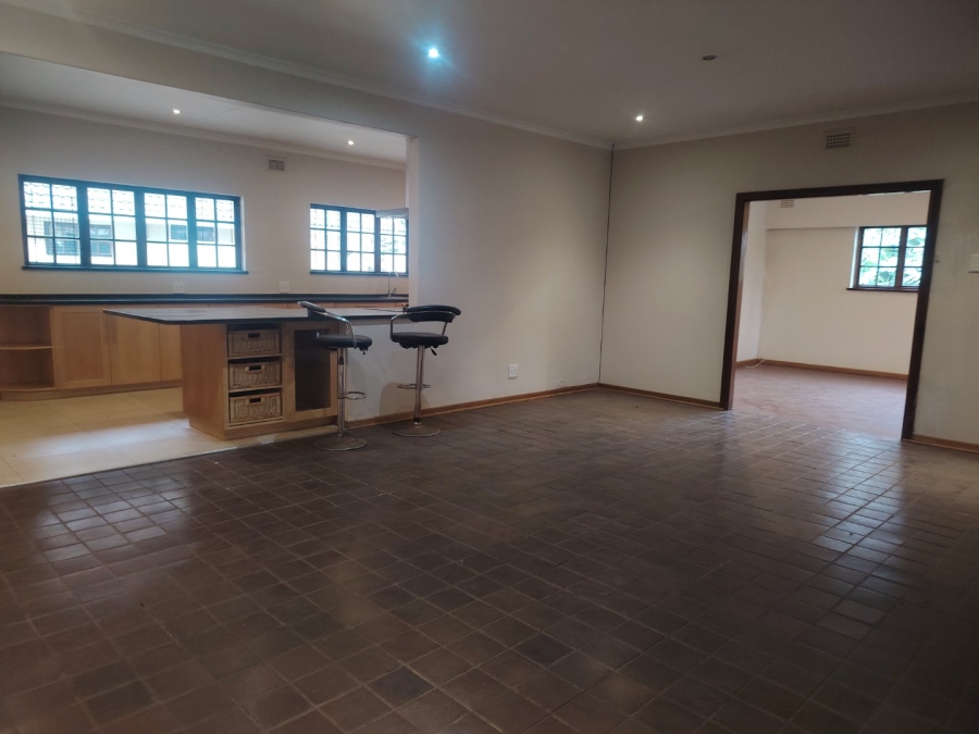 To Let 4 Bedroom Property for Rent in Kloof KwaZulu-Natal