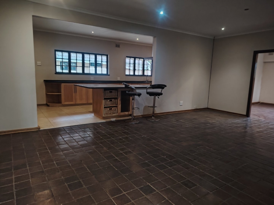 To Let 4 Bedroom Property for Rent in Kloof KwaZulu-Natal
