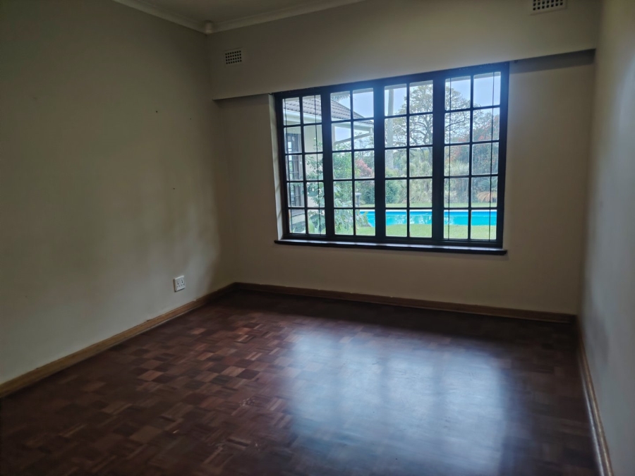To Let 4 Bedroom Property for Rent in Kloof KwaZulu-Natal