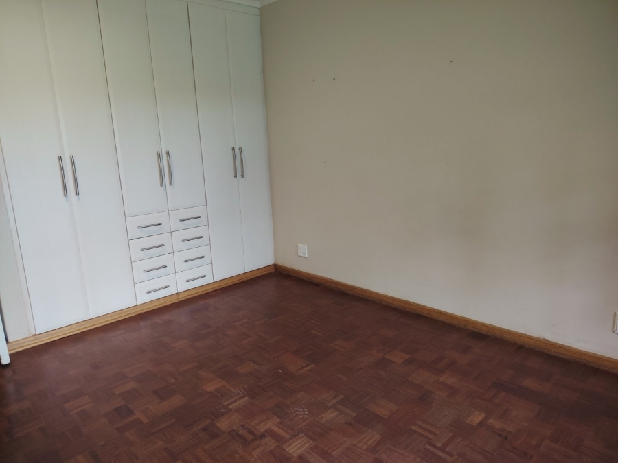 To Let 4 Bedroom Property for Rent in Kloof KwaZulu-Natal