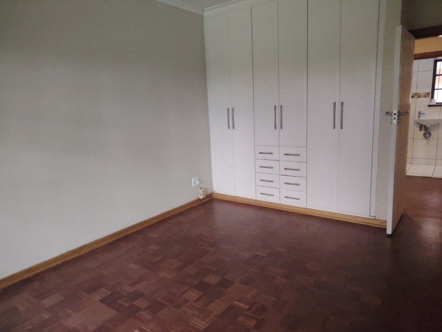 To Let 4 Bedroom Property for Rent in Kloof KwaZulu-Natal