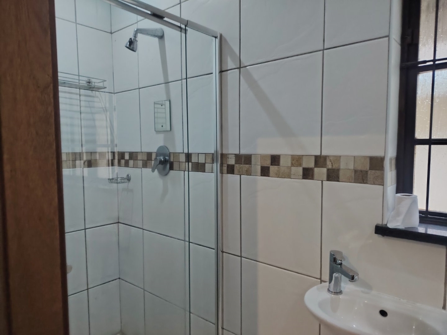 To Let 4 Bedroom Property for Rent in Kloof KwaZulu-Natal