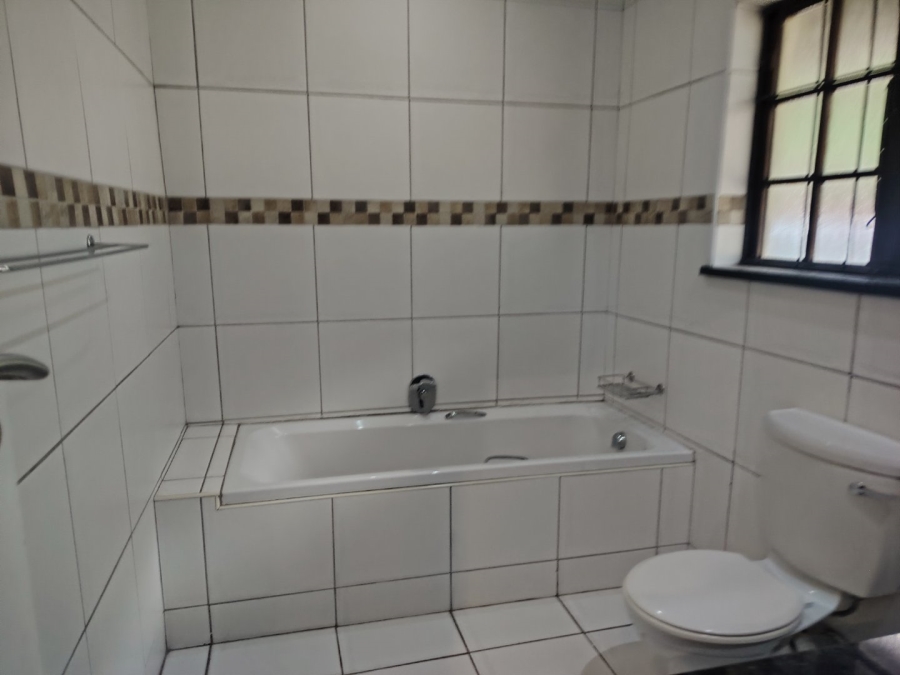 To Let 4 Bedroom Property for Rent in Kloof KwaZulu-Natal