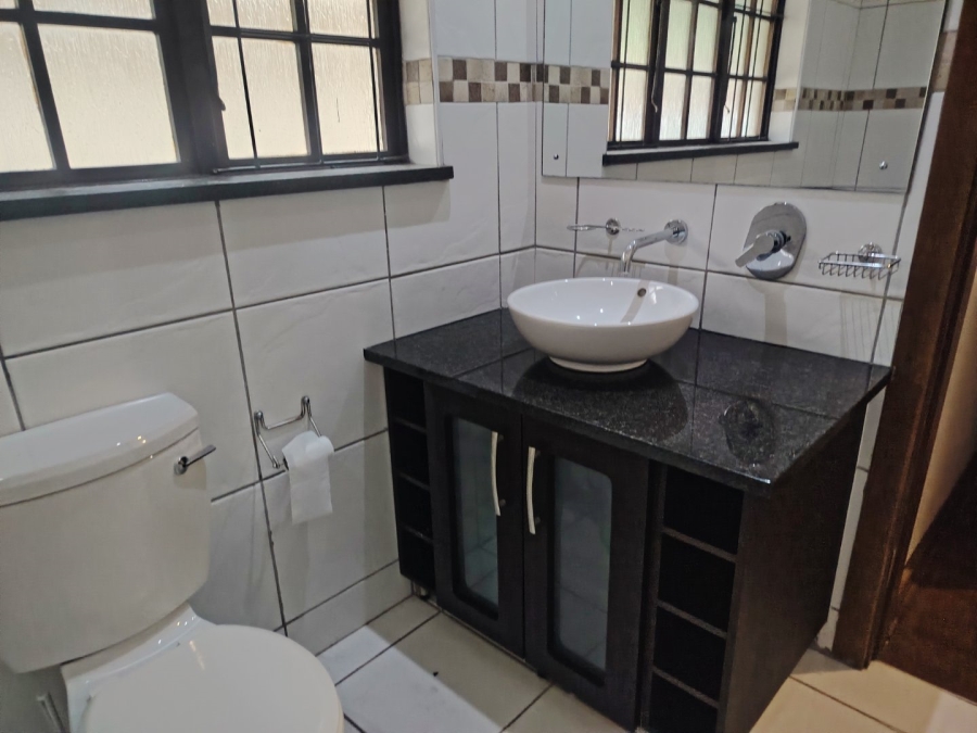 To Let 4 Bedroom Property for Rent in Kloof KwaZulu-Natal