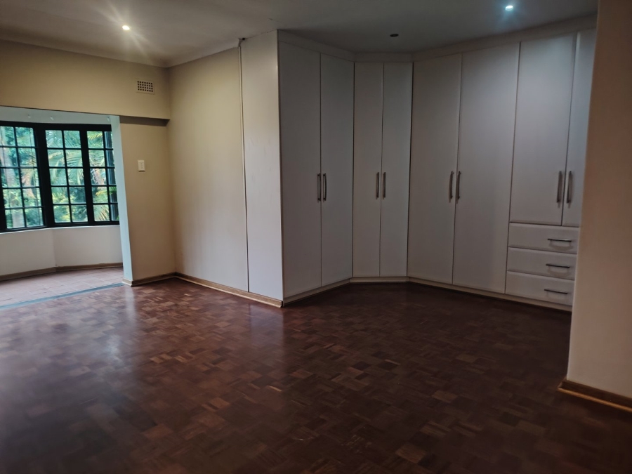 To Let 4 Bedroom Property for Rent in Kloof KwaZulu-Natal